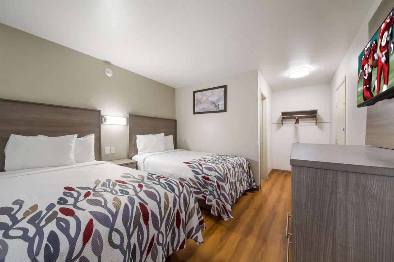 Red Roof Inn San Antonio E - Frost Bank Center ภายนอก รูปภาพ