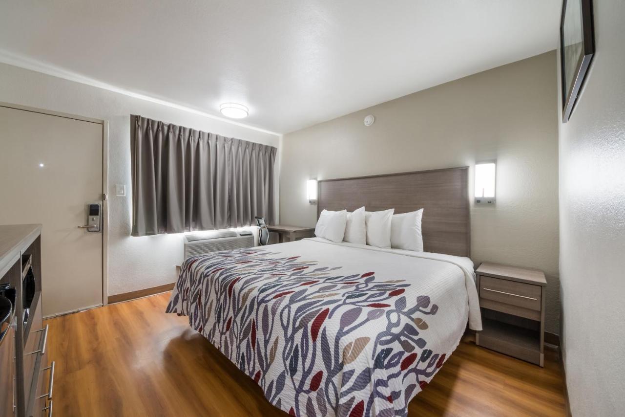 Red Roof Inn San Antonio E - Frost Bank Center ภายนอก รูปภาพ
