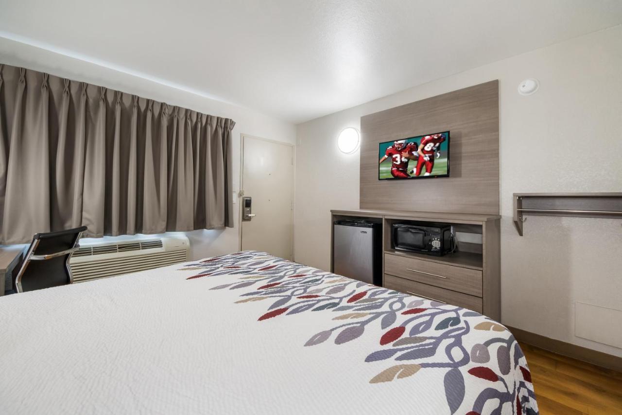 Red Roof Inn San Antonio E - Frost Bank Center ภายนอก รูปภาพ