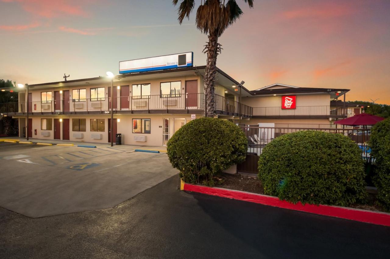 Red Roof Inn San Antonio E - Frost Bank Center ภายนอก รูปภาพ