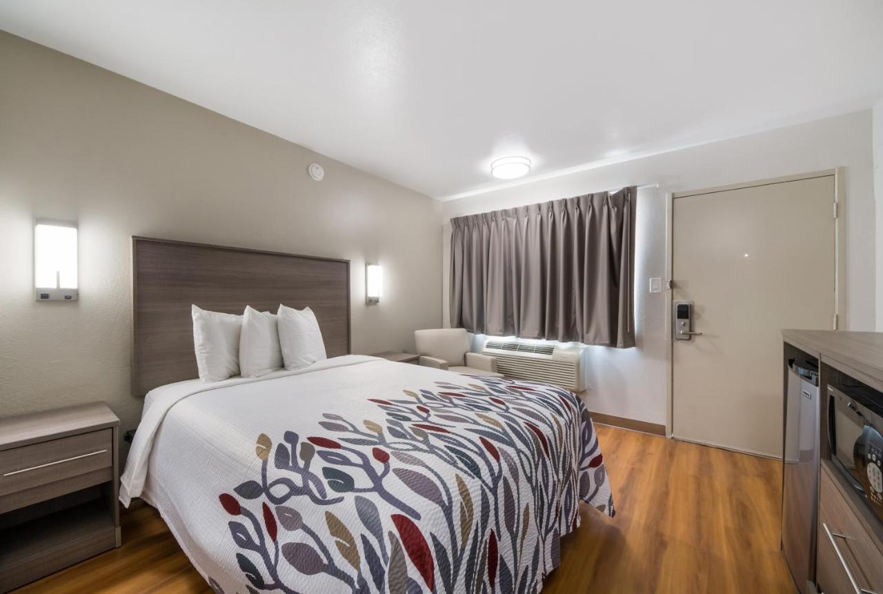 Red Roof Inn San Antonio E - Frost Bank Center ภายนอก รูปภาพ
