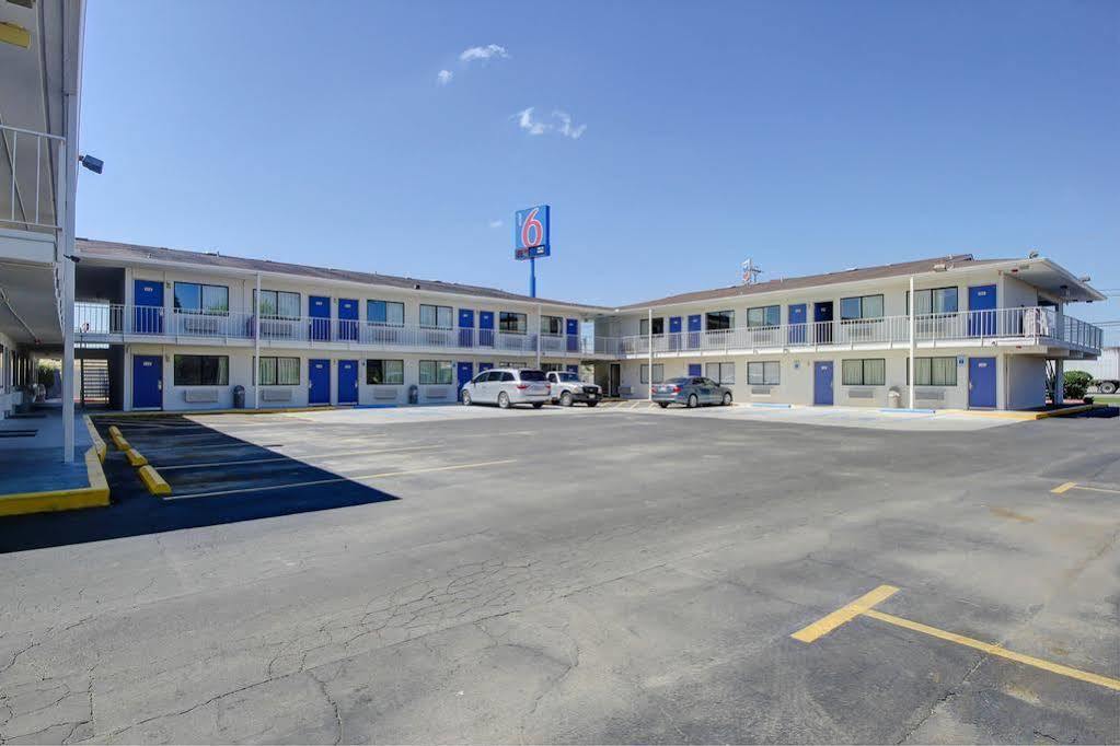 Red Roof Inn San Antonio E - Frost Bank Center ภายนอก รูปภาพ